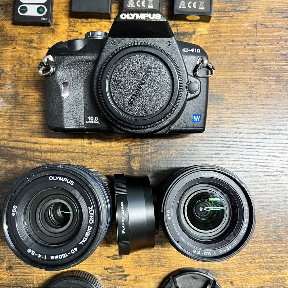 Olympus 410 with 2 lens, 3 batteries, Camera Kit with Accessories - Picture 4 of 10